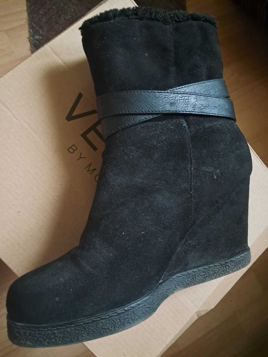 Buty zimowe damskie czarne zamszowe na koturnie 38
