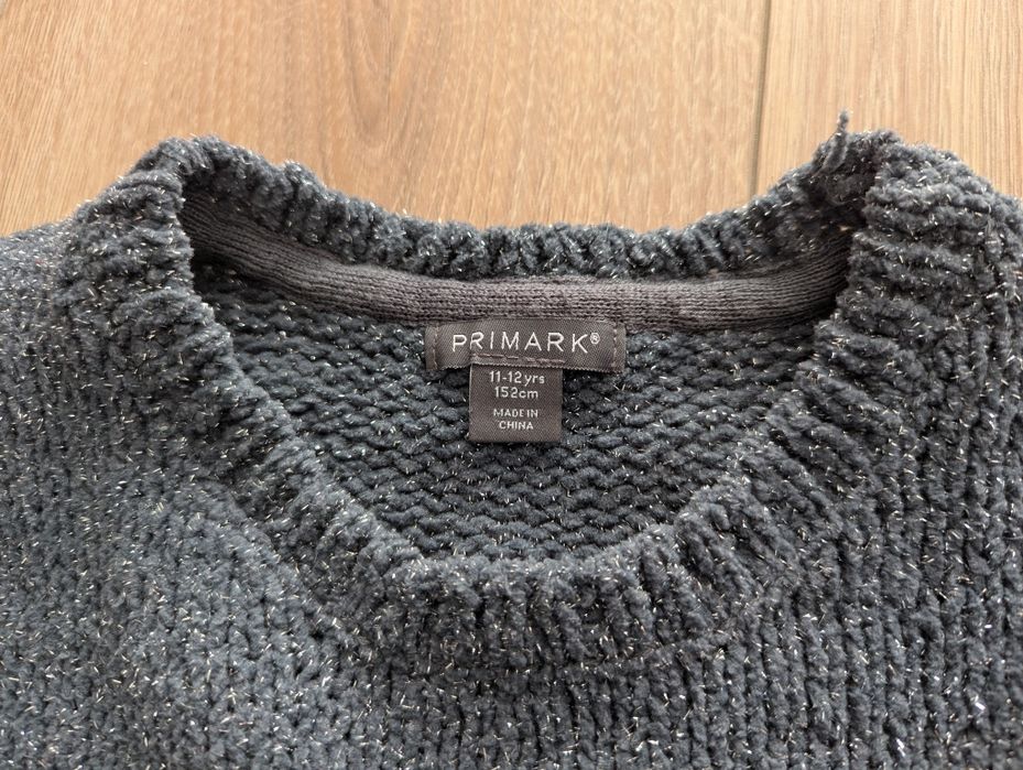 Sweterek ze srebrną nitką