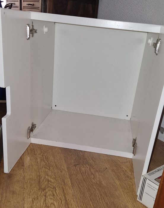 Armário pequeno (pode ser colocado em cima de outro móvel)