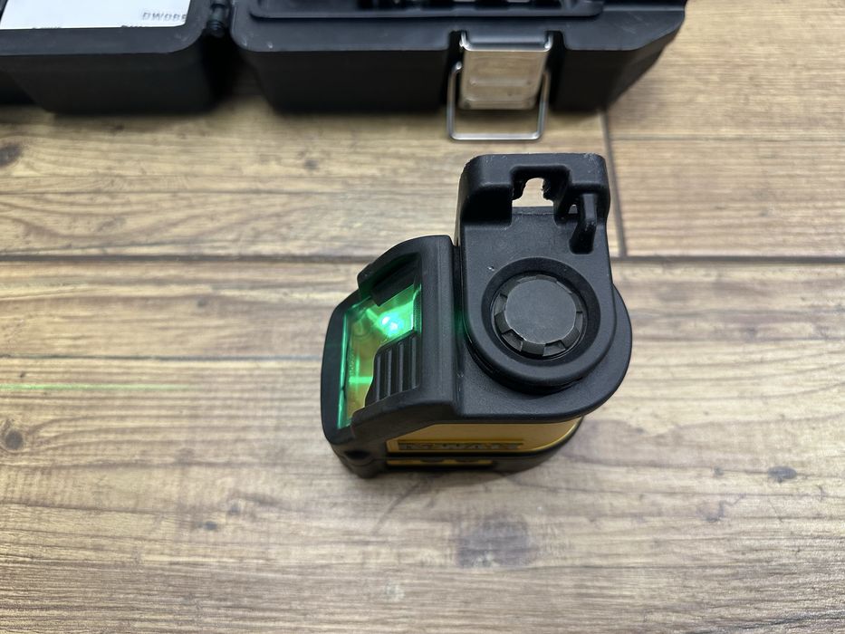 Zielony laser krzyżowy akumulatorowy DeWalt DW088CG | walizka