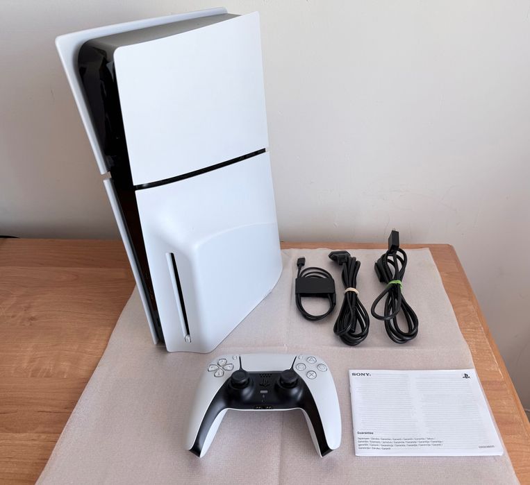 Konsola PS5 Slim 1TB SSD z Napędem +Pad Zestaw Zadbany