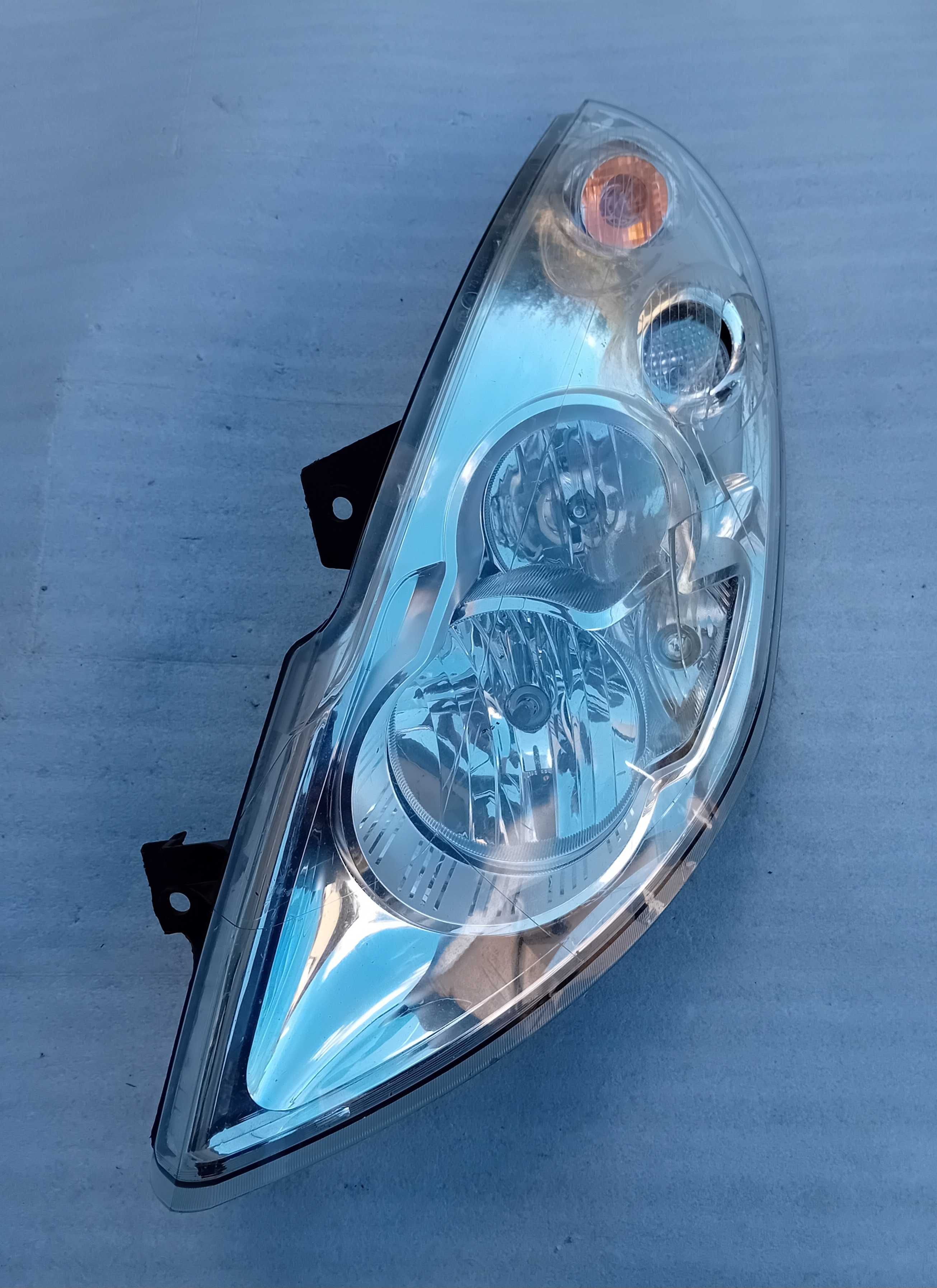 Renault Master III reflektor, lampa lewy przód.