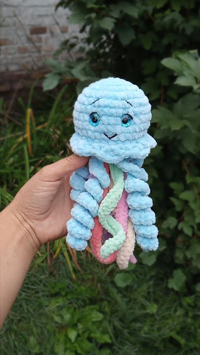 Зайка, погремушка, МЕДУЗА, брязкальцезайчик крючком ,вязаная игрушка к