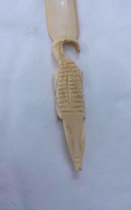 ABRE CARTAS em " Osso " , muito antigo