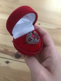 Ruski pierścionek z czerwonym kamieniem 875
