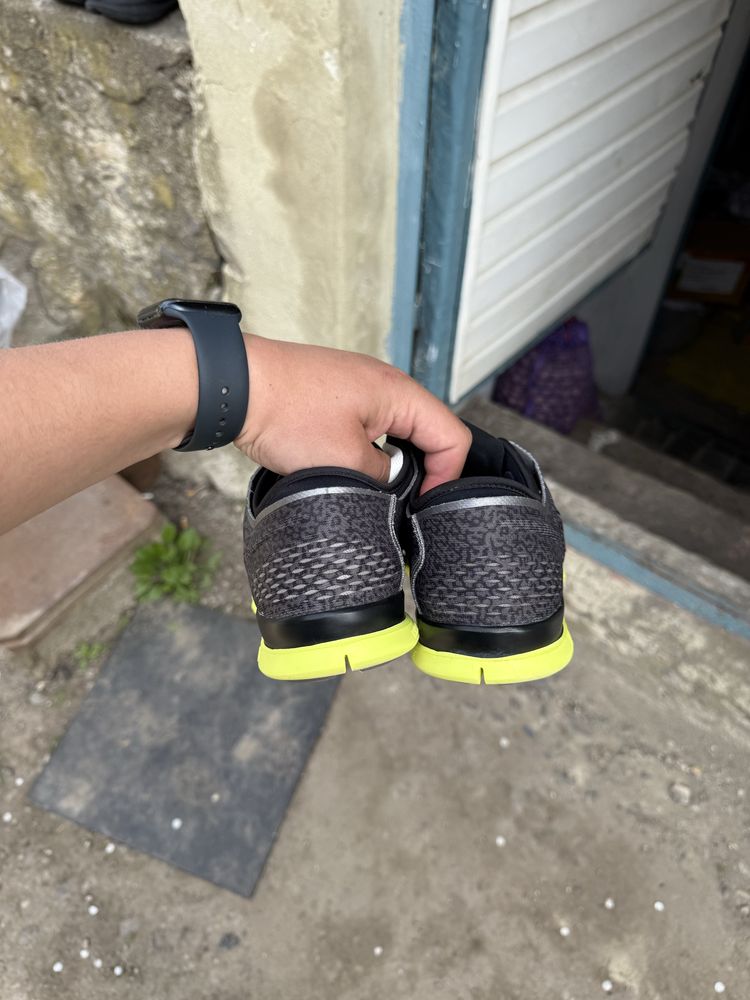 Кросівки Nike Free TR FIT4 (42,5)