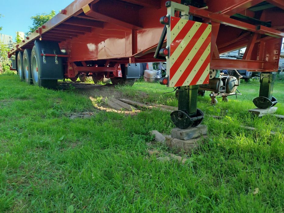 Напівпричіп платформа