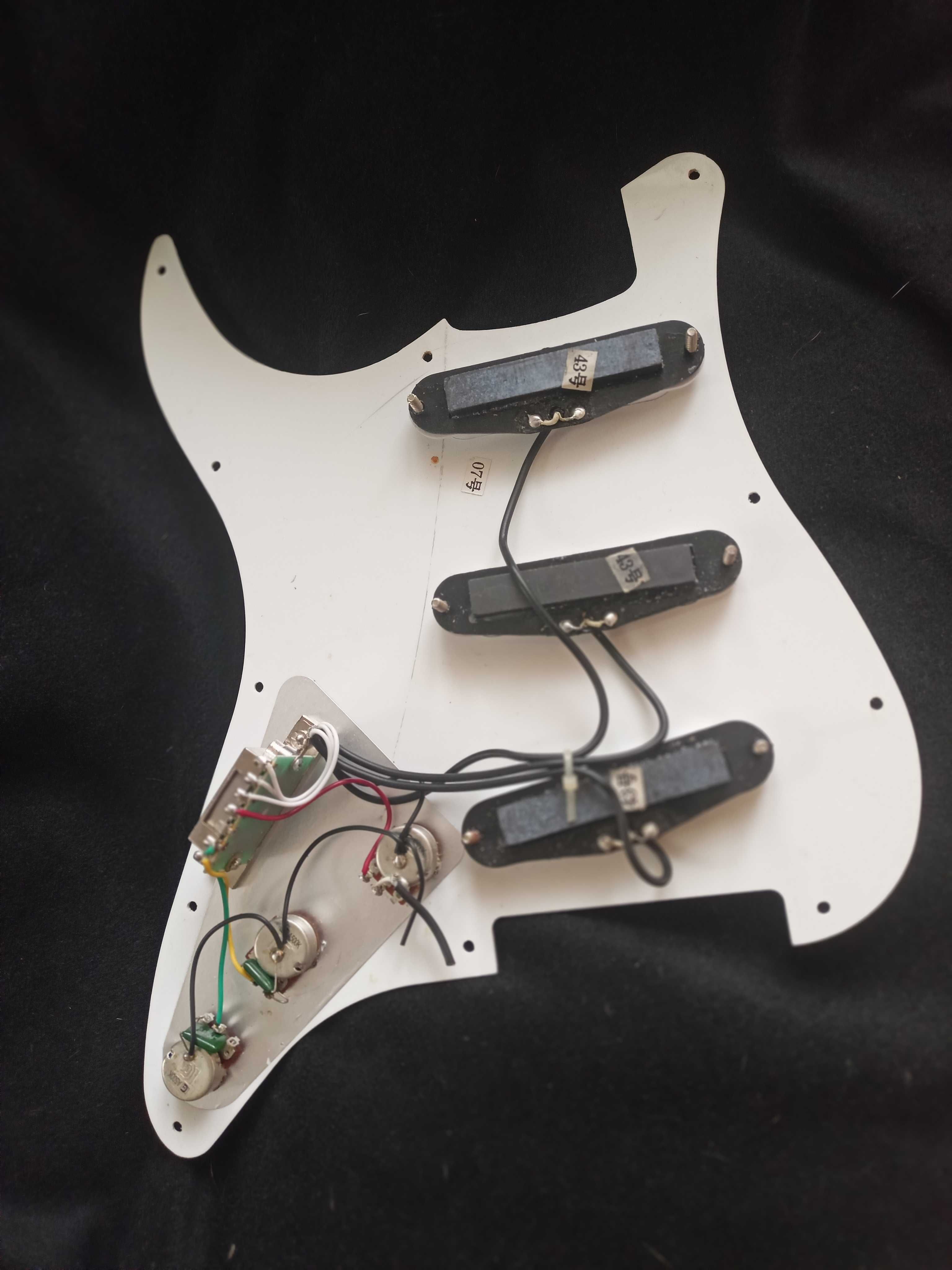 Maskownica SSS + 3x Single / Stratocaster