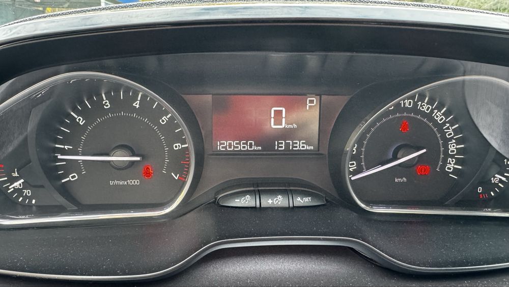 Автомобіль Pegeout 2008 2014 року