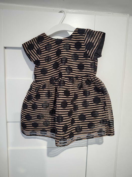 Sukienka na okazję w grochy i paski