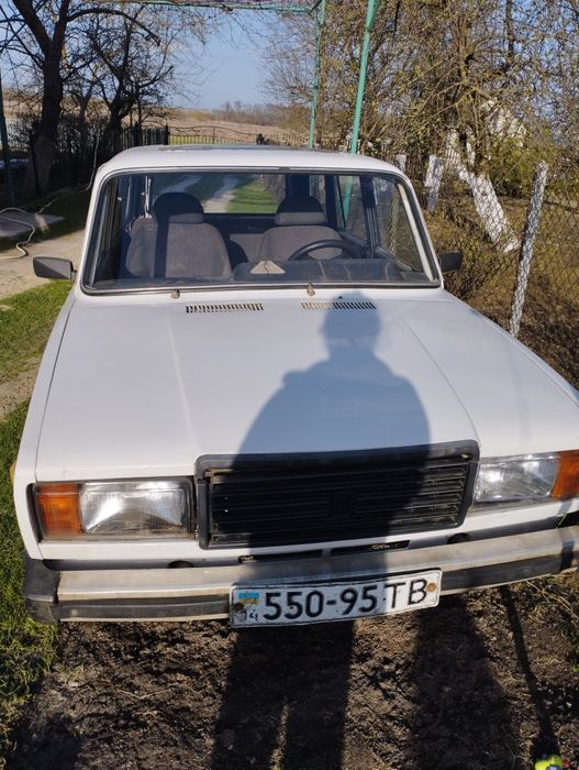 Продаю машину жигуль 2104