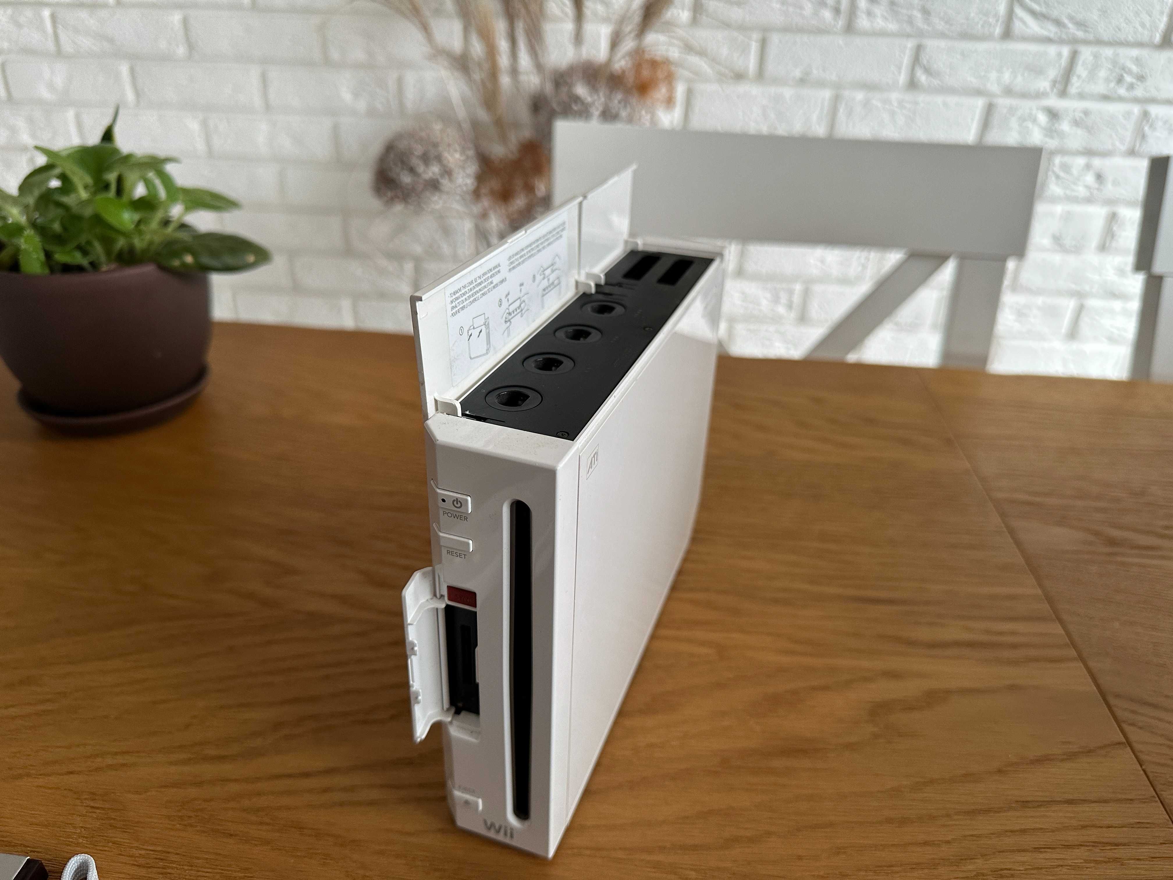 Konsola Nintendo Wii + Akcesoria i dodatki [Biała] 64GB