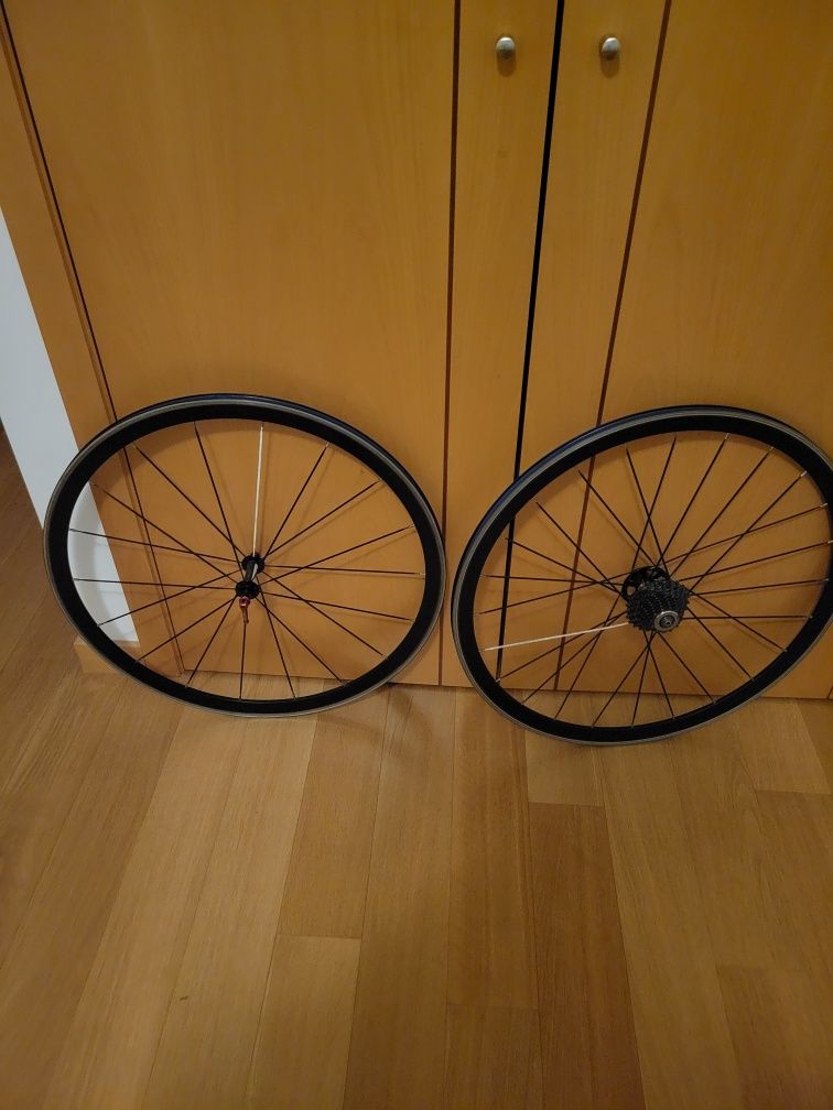 BICICLETA Scott Addict TODA em carbono. Revisada.