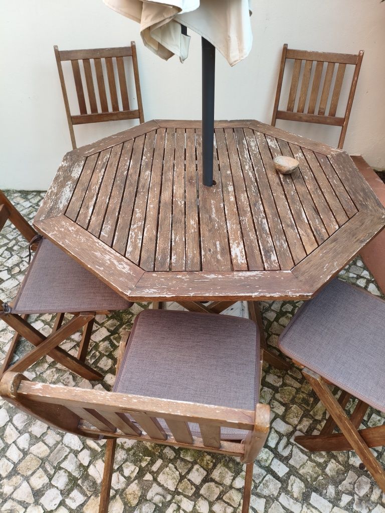 Vendo mesa de exterior com cadeiras