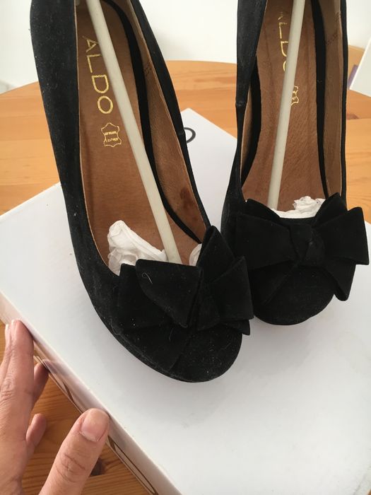 Sapatos da ALDO de salto alto em camurça pretos com laço
