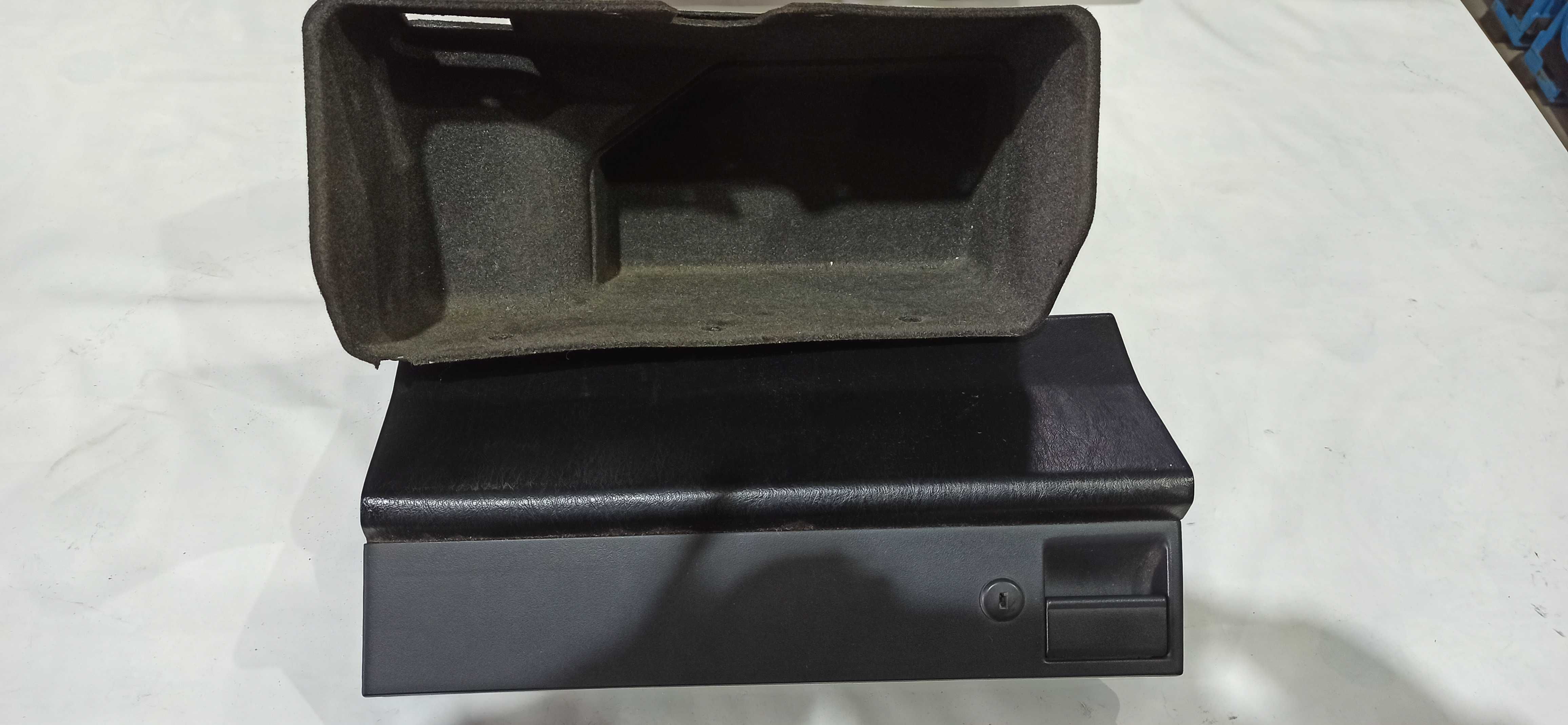 Porta Luvas Mercedes 190