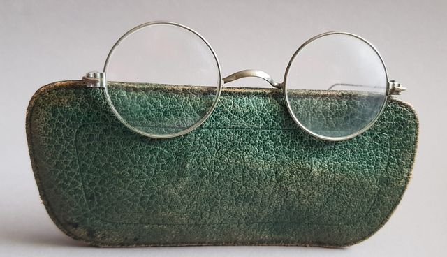 Stare przedwojenne okulary