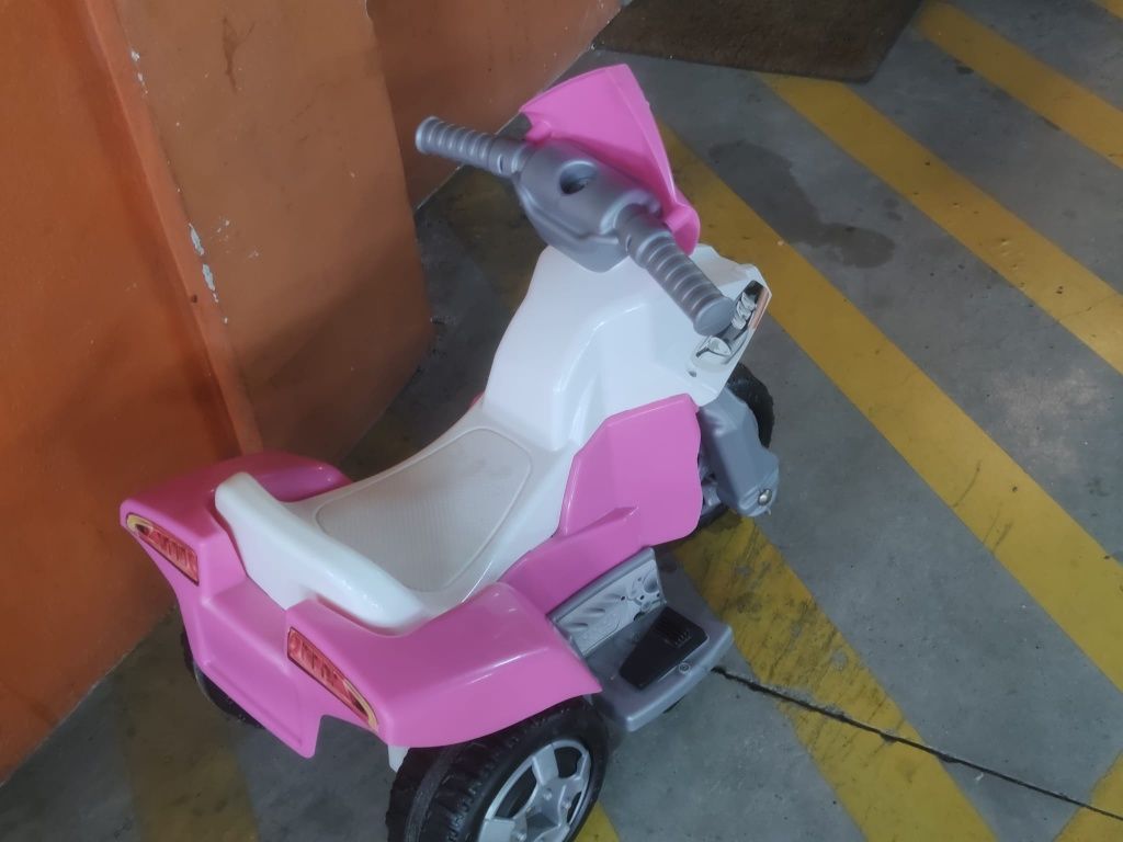 Moto quatro eletrica