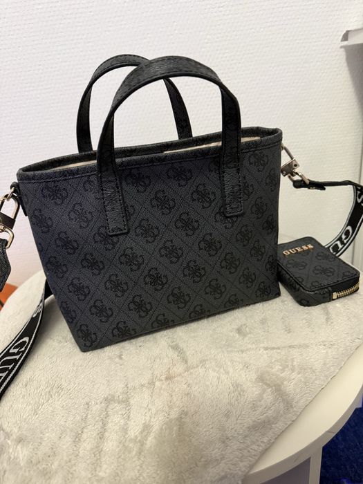 Torebka Guess na ramie