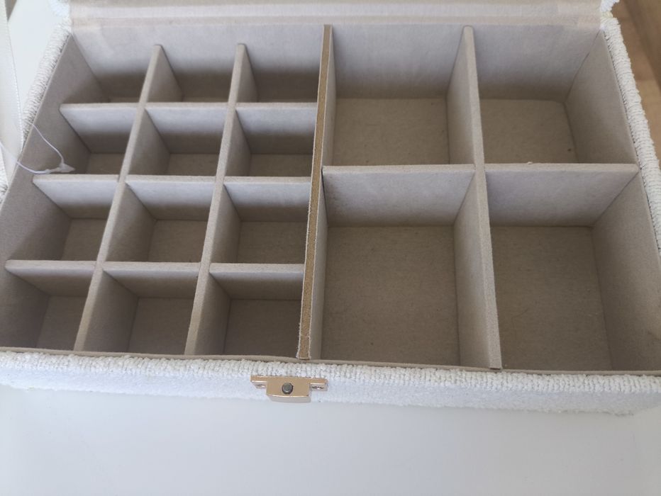 Szkatułka na biżuterię