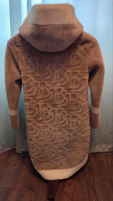 Оригінальна еко-шубка двостороння з капюшоном