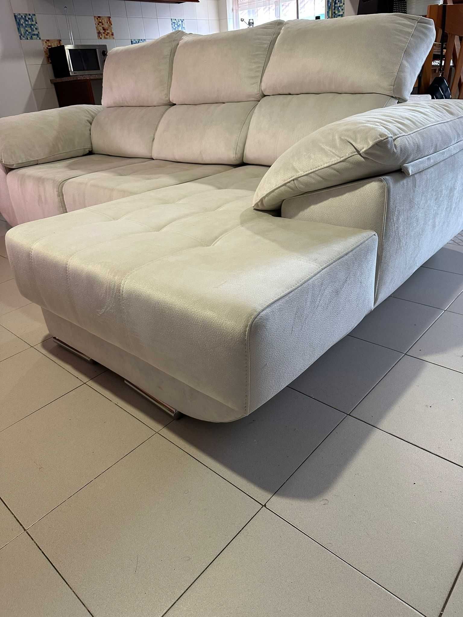 Sofá com chaise longue