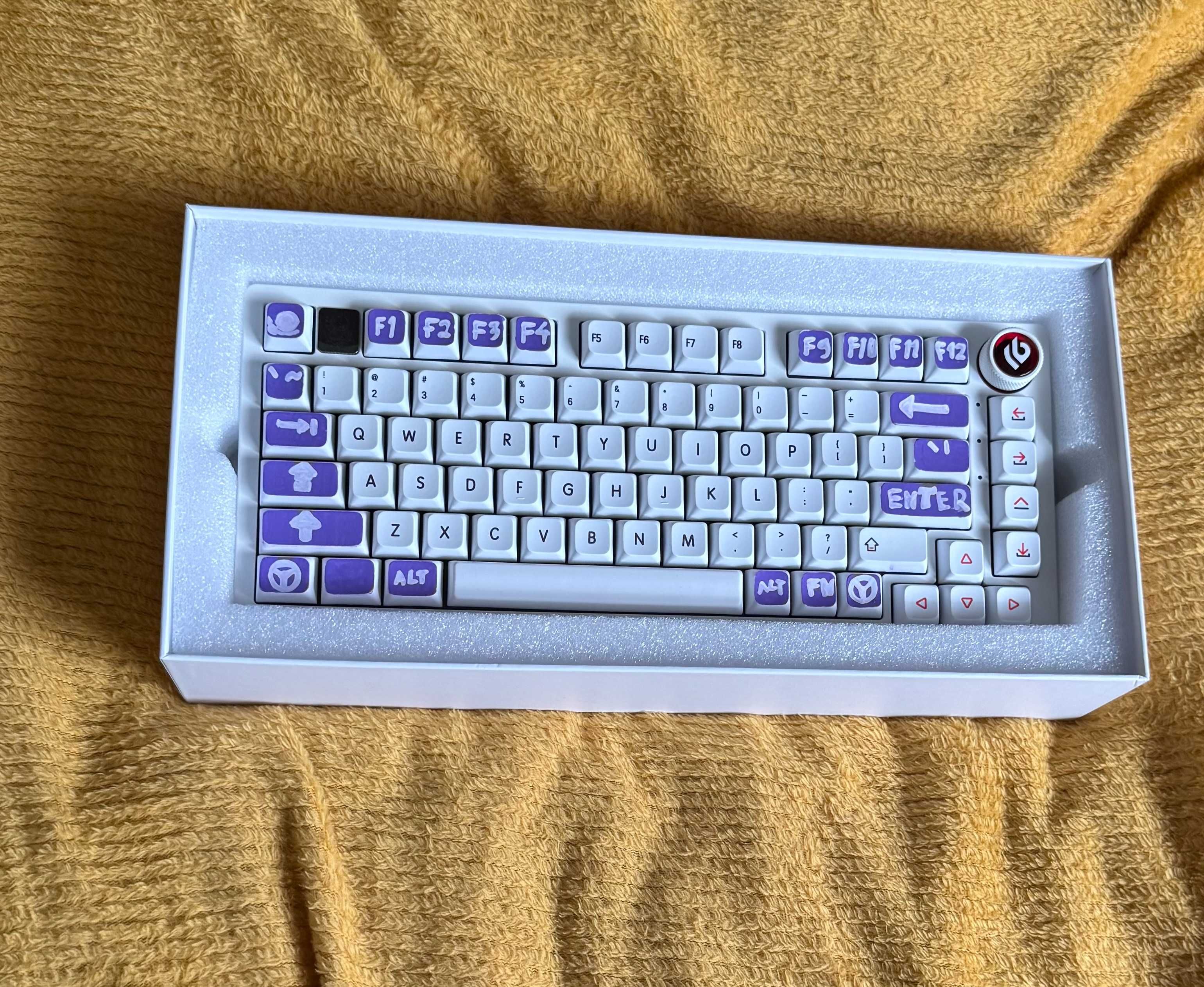 Leobog Hi75
Akko V3 pro silver switches
PBT keycaps XDA profile