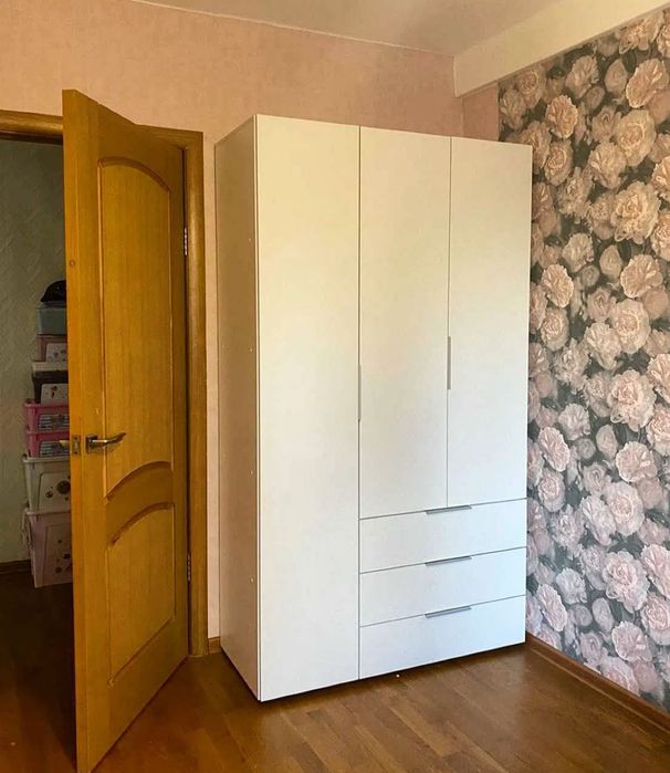 Шкаф большой и вместительный. 2д3ш, 3д3ш, 4д3ш. Шафа біла. Дніпро