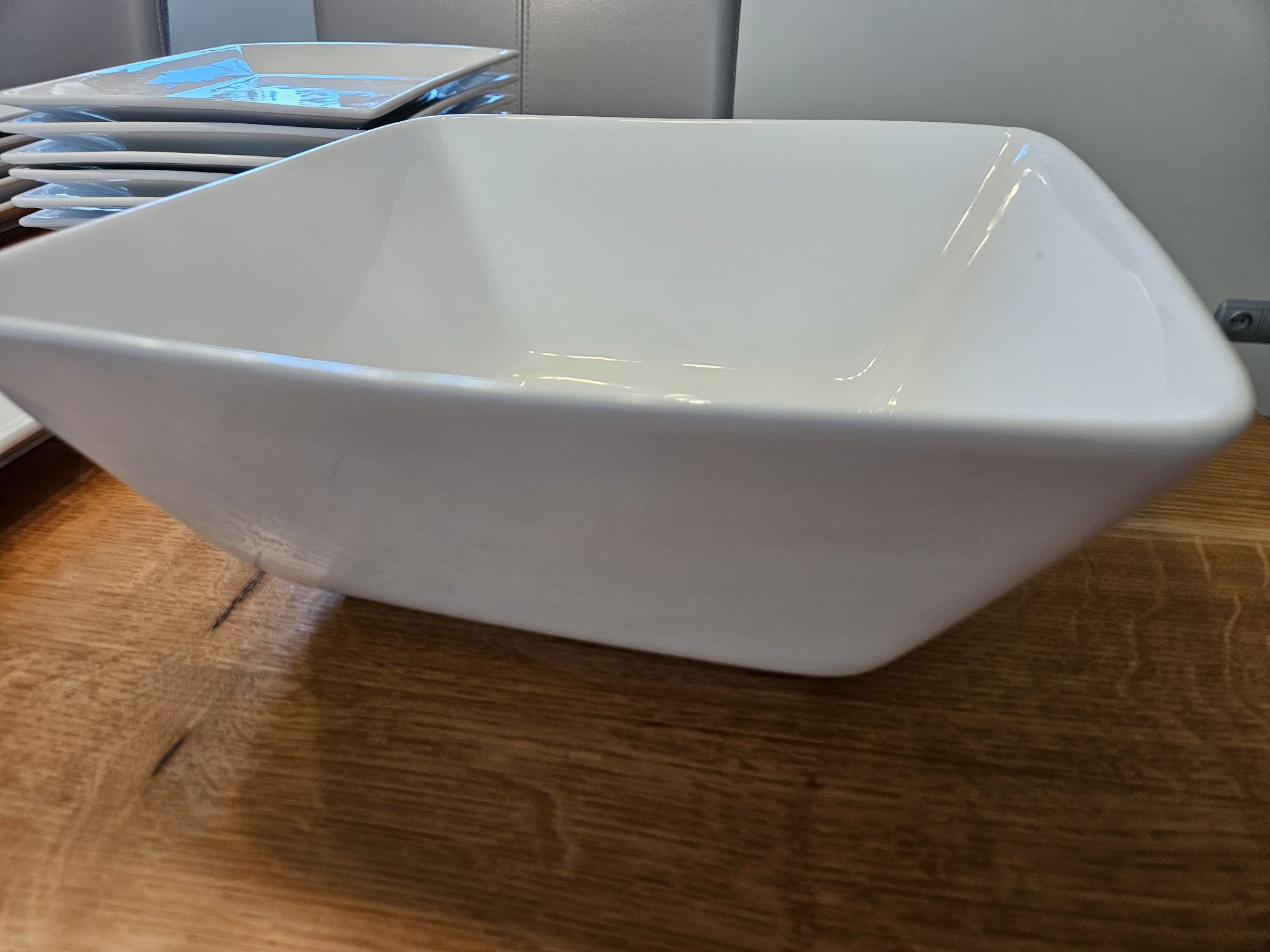 Komplet z białej porcelany