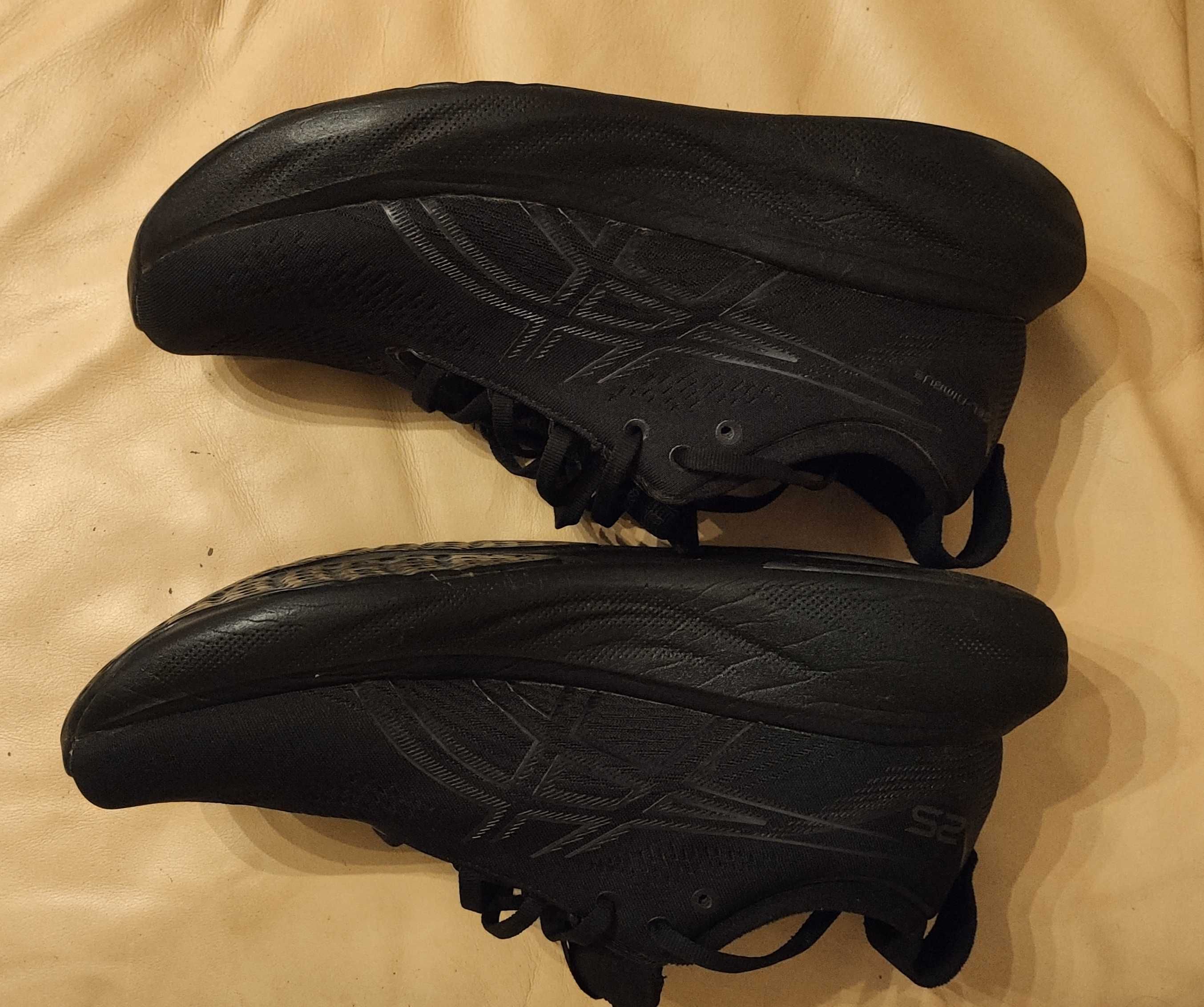 Asics Nimbus 25 pretas