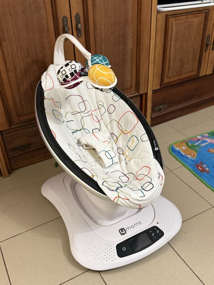 Заколисуючий Укачивающий центр 4Moms MamaRoo