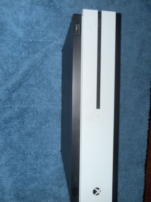 Xbox 2019 1Tb i 2 pady oraz kinect