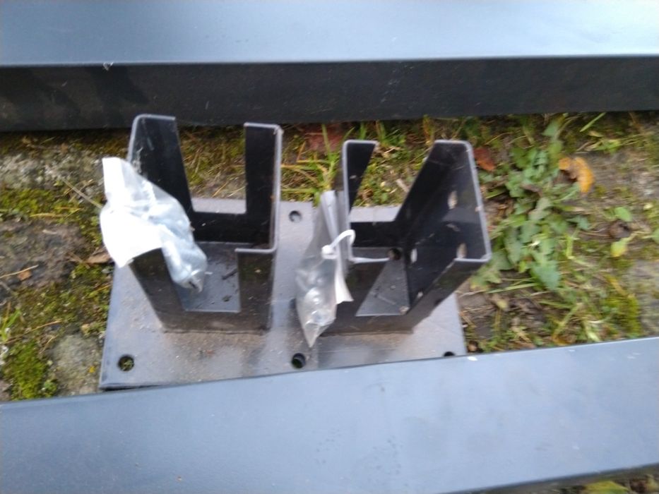 Słupki do balustrady poręczy balkonowe.