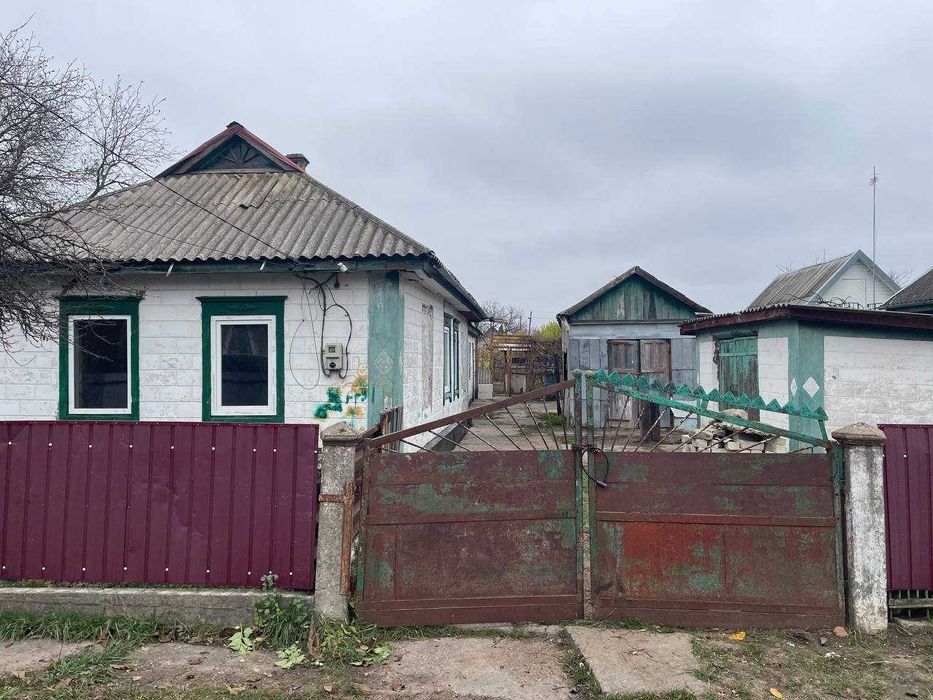 Продам дом в г. Верховцево много построек условия в доме колодец