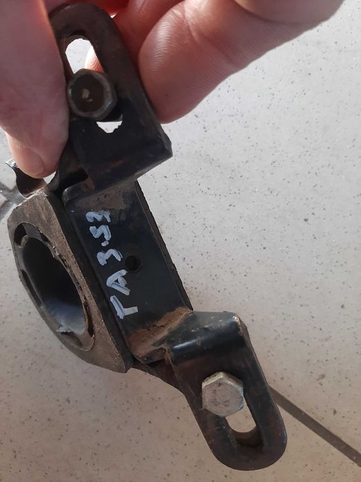 Крепление рулевой колонки