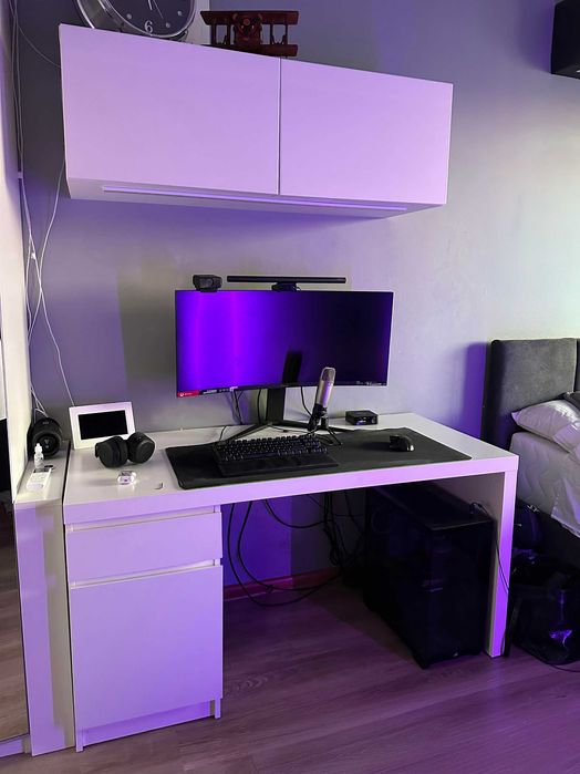 Biurko MALM IKEA oraz Szafka ścienna BESTA IKEA