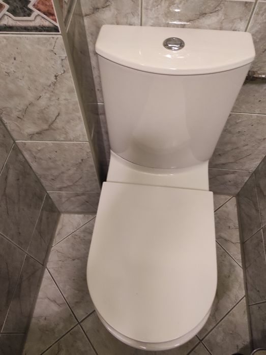 Ubikacja z spłuczką komplet