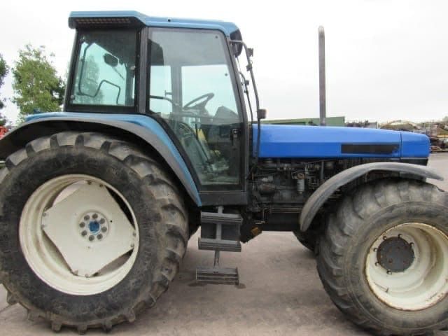 Трактор New Holland