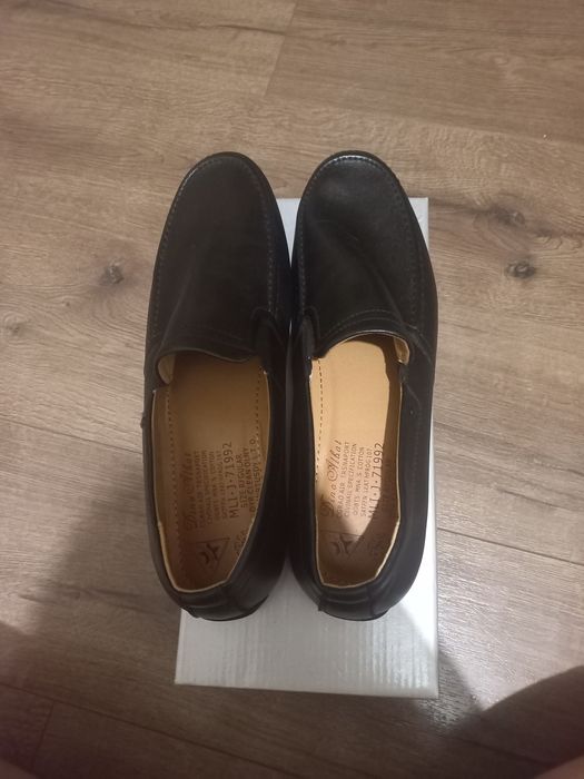 Продам чорні чоловічі лофери