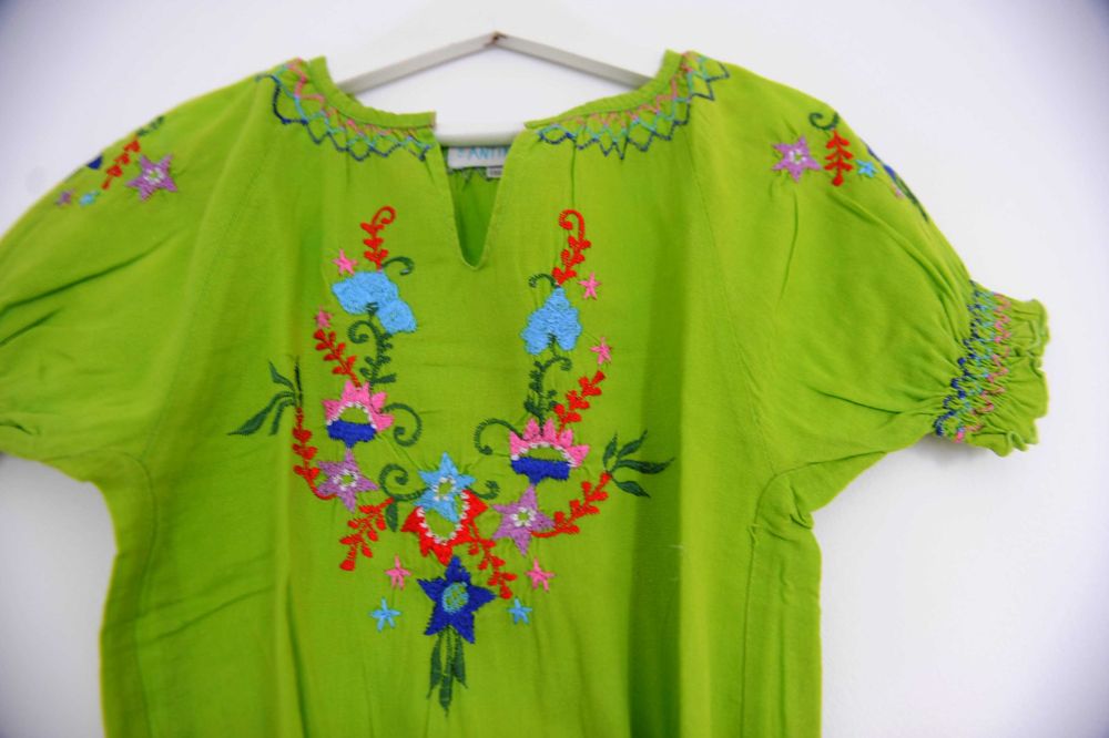 Túnica com motivos florais bordados da Antimilk (8 anos)