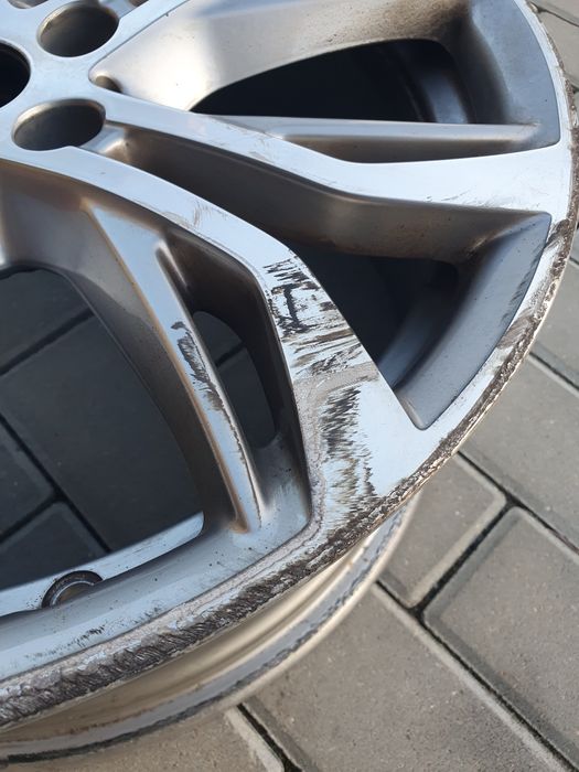Felgi BMW 18".               .