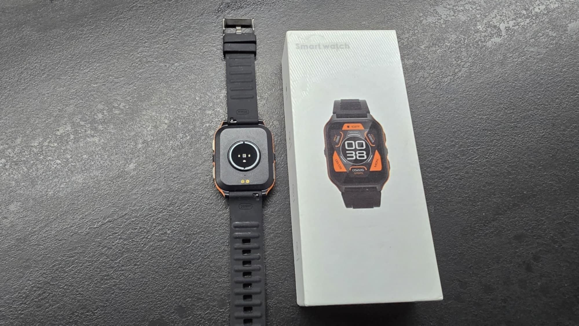 Nowy smartwatch męski
