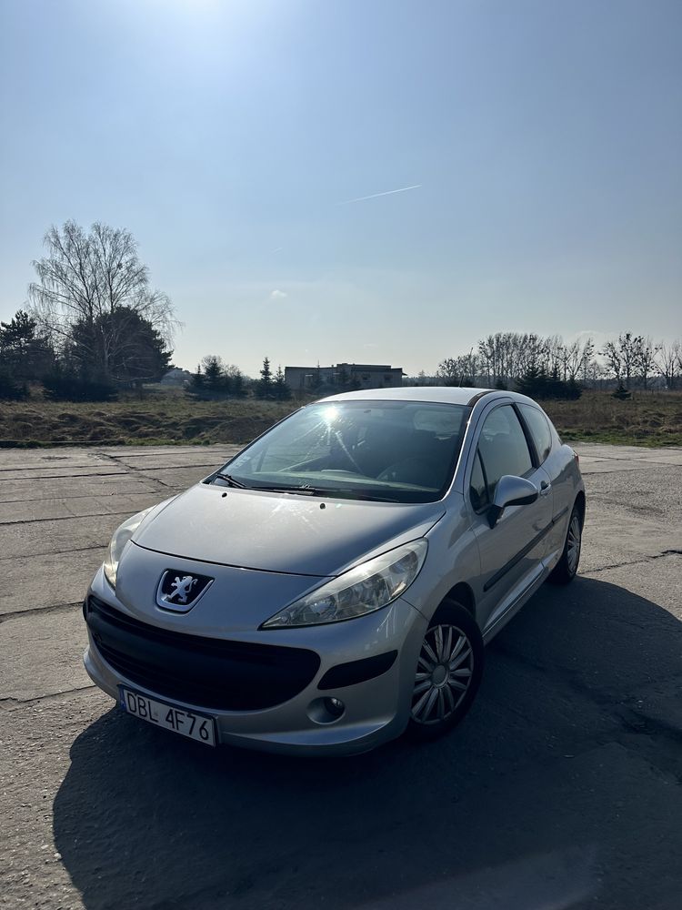 Sprzedam Peugeot 207! 1.4 benzyna 75km! 200 tys! 2008 rok!