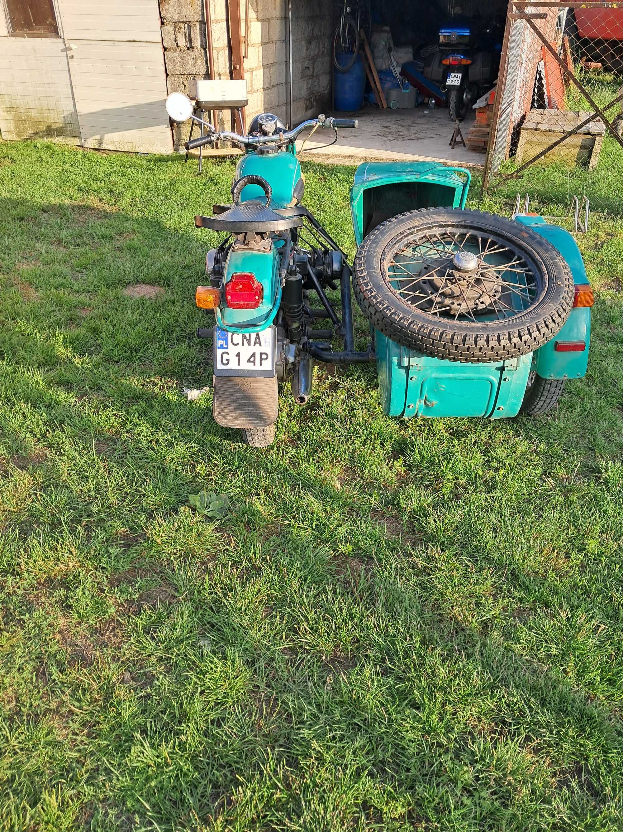 Ural z wózkiem koszem
