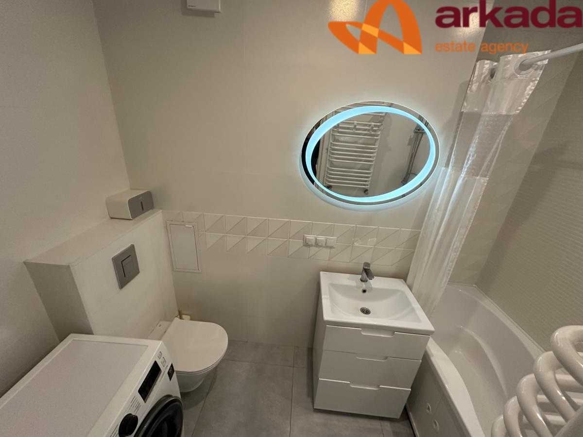 Продам однокімнатну квартиру в центрі курортного Яремче ЖК Скеля. 48м2