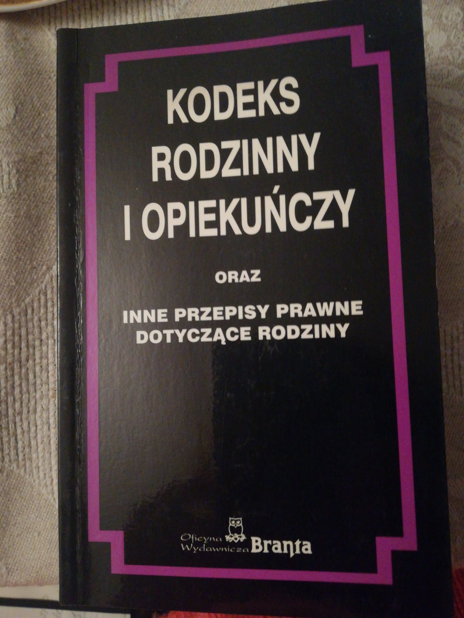 książka "Kodeks rodzinny i opiekuńczy oraz inne przepisy" K. Piasecki