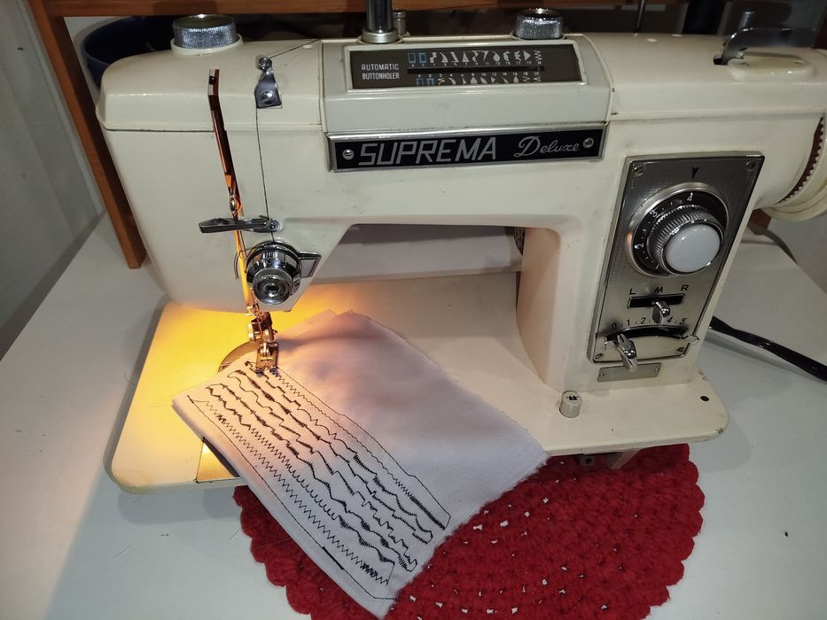 Máquina de costura suprema deluxe