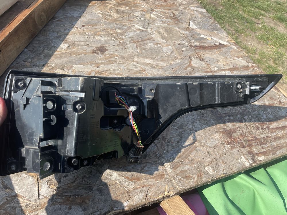 Lampa lewa Range Rover – oryginał, uszkodzona