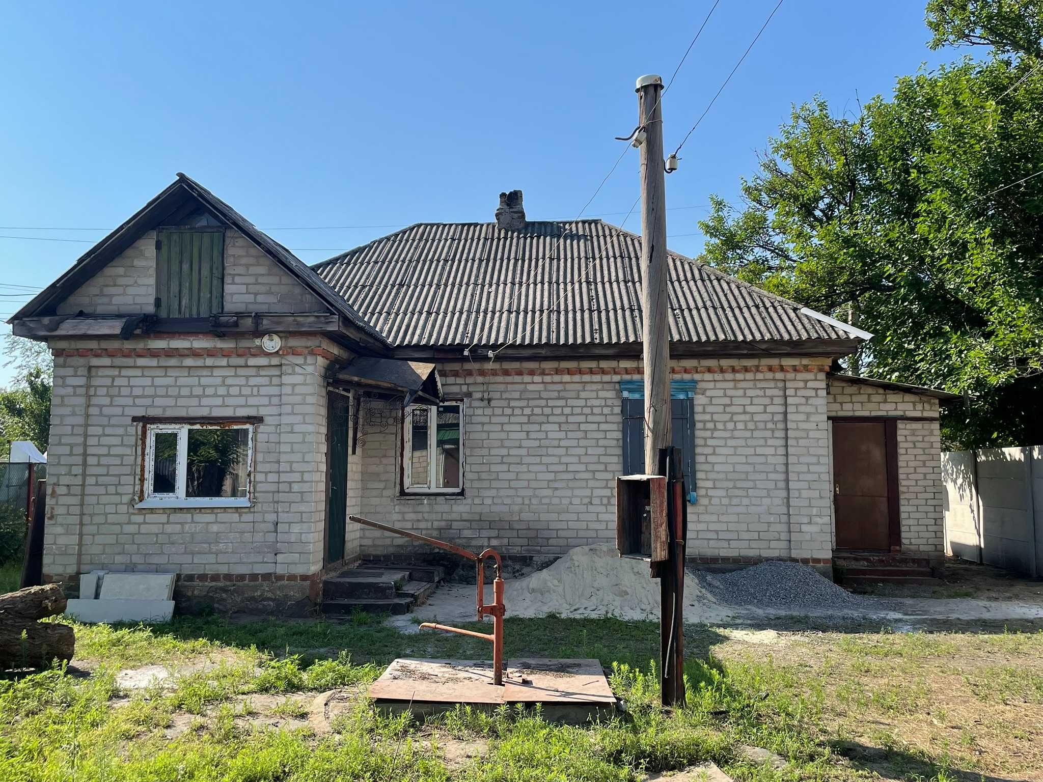 Цегляний будинок в центрі Раківки