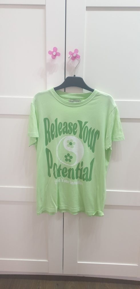 T-shirt verde com estampa